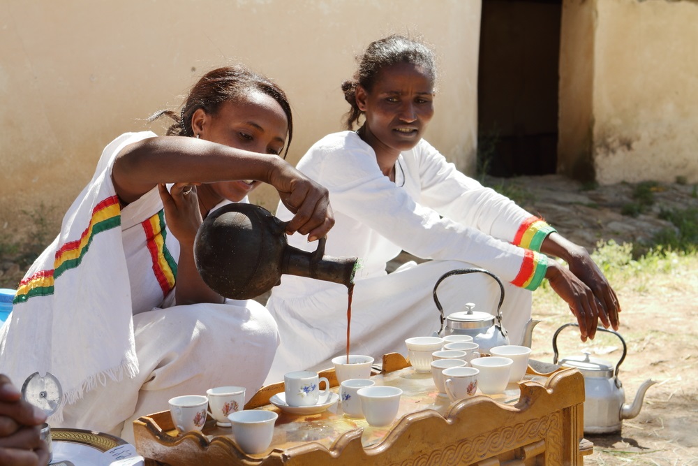 Tradycyjna ceremonia parzenia kawy w Etiopii
