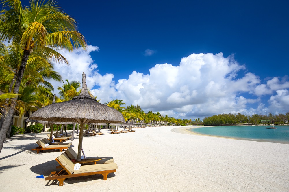 Biała piaszczysta plaża na Mauritiusie