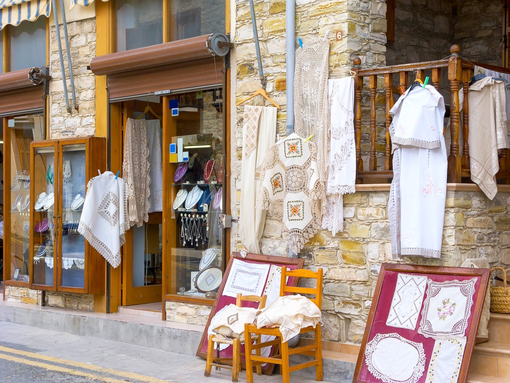 Tradycyjny sklep z pamiątkami w Lefkarze, Cypr