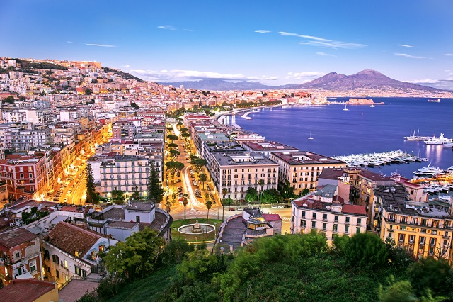 Panorama Neapolu z widokiem na Wezuwiusza