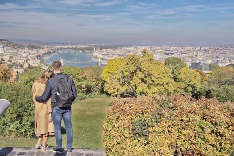 Widok na Budapeszt ze wzgórza Gellerta
